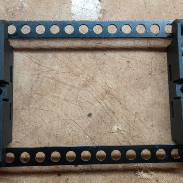 Flip­side of assem­bly. Notice on the ends of each mount­ing brack­et the adjustable ‘wingspan’ of the brackets.