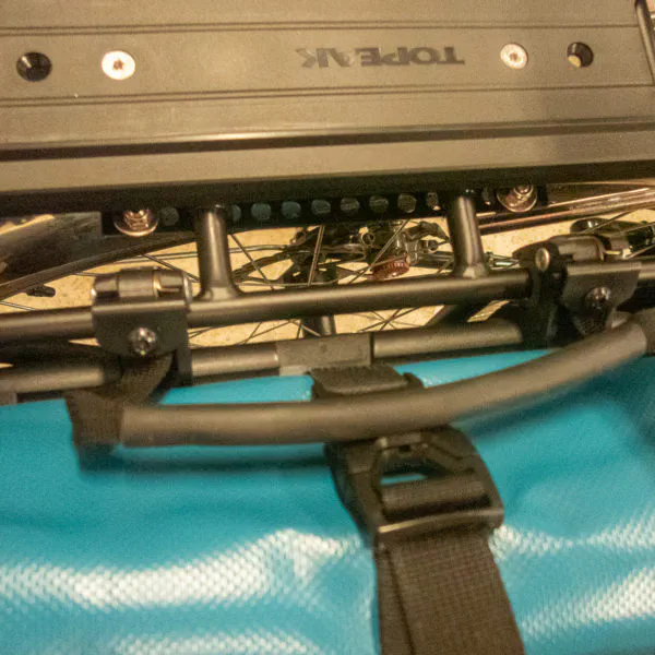 Appro­pri­ate clear­ance for Ortlieb QL2.1 pan­nier clips along­side Topeak adapter